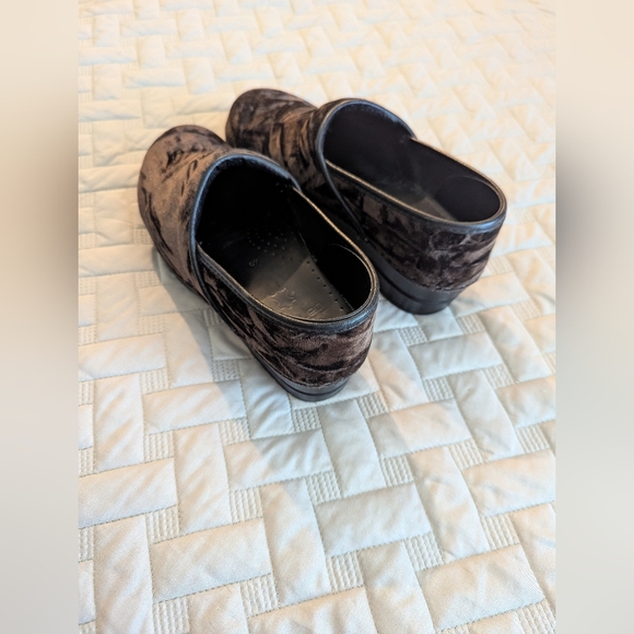 Dansko Velvet Velour Size 40=9 Brown shoes - Picture 3 of 8